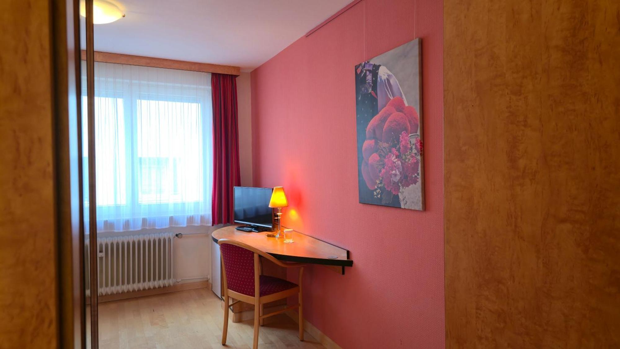 Boardinghouse Sonne Otel Offenburg Oda fotoğraf