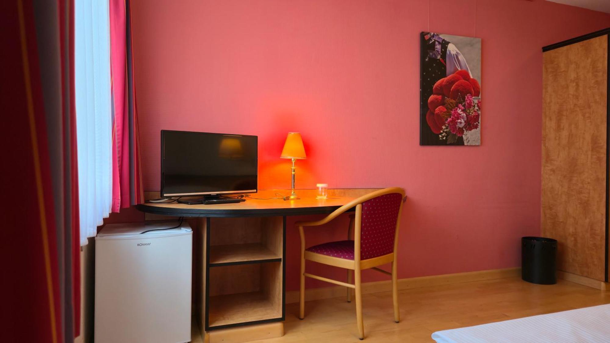 Boardinghouse Sonne Otel Offenburg Oda fotoğraf